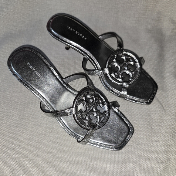 Tory Burch Miller Bombe Silver Women's Sandals Kitten Heel Size 6.5M NWOT - Picture 2 of 16